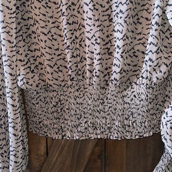 Talent Blouse Womens Size 1XL Brown Black Low V Neck Sheer Smocked Bottom Casual - Picture 2 of 8